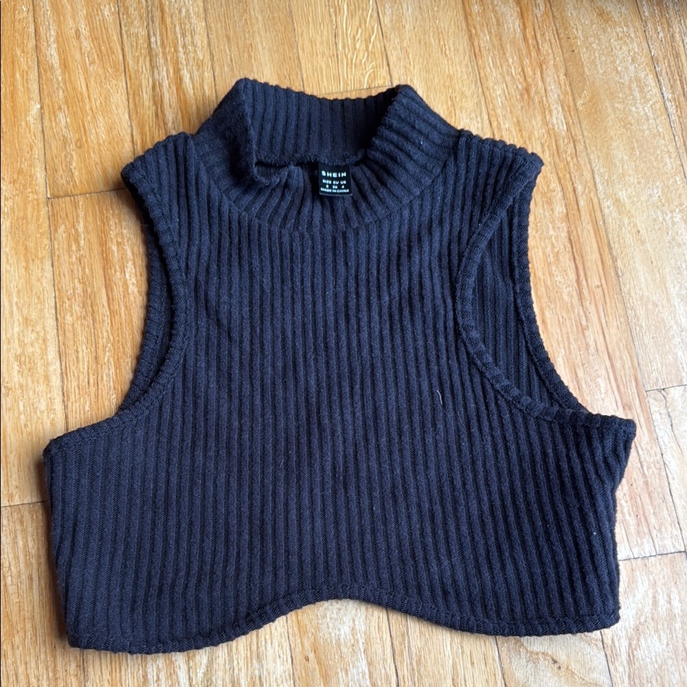 SHEIN Black Ribbed Crop Top